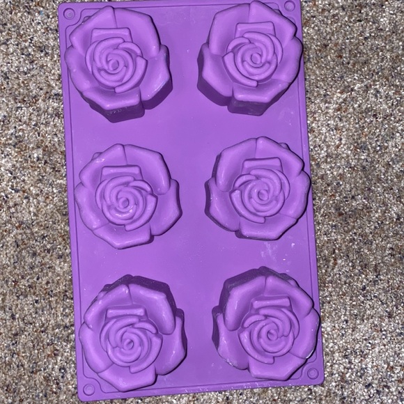 Lot of 5 Baking Silicone Molds Cake Cupcakes EUC - Picture 2 of 6